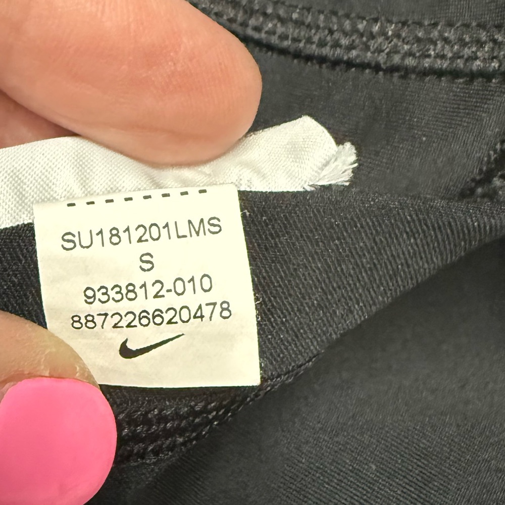 Nike DRI-FIT small cropped leggings with sheer, mesh lower back. - Picture 5 of 5